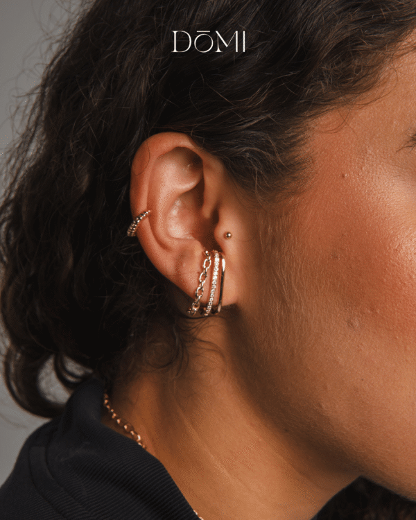 BRINCO TRÊS ESTAÇÕES - EAR HOOK COM ELOS E ZIRCÔNIAS BRANCAS - Imagem 3
