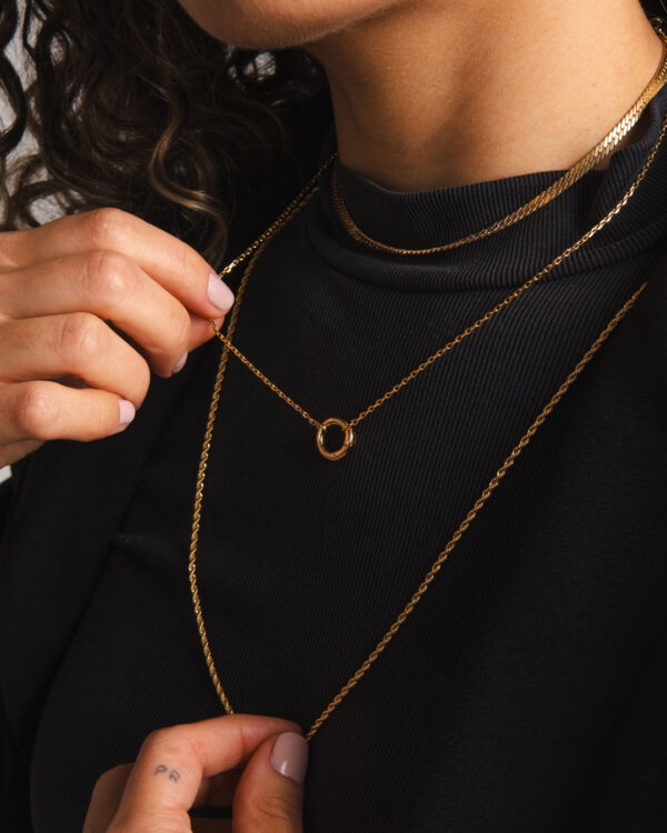 CHOKER EM MALHA LAMINADA TRABALHADA E LISA BANHADA - Imagem 3